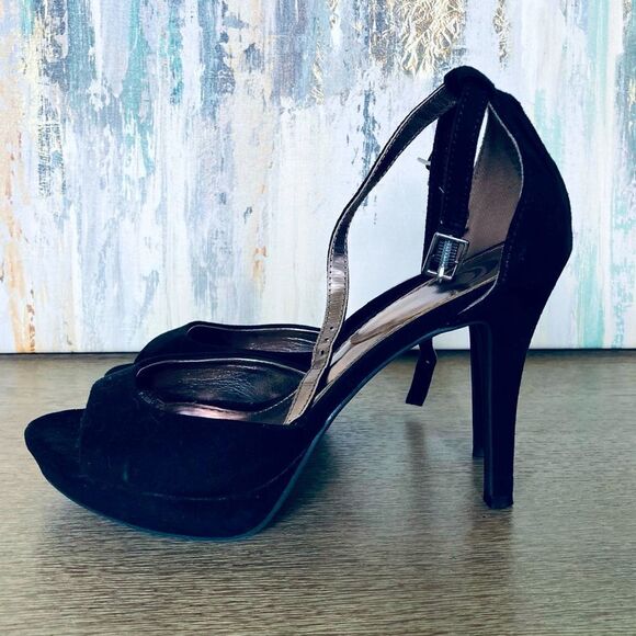 NWT Black Suede Strappy Stiletto Heels 8 - Picture 1 of 5
